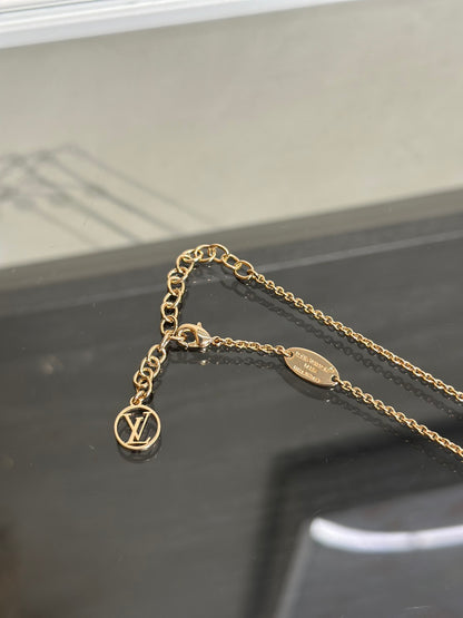 LOUIS VUITTON Essential V玫瑰金項鍊