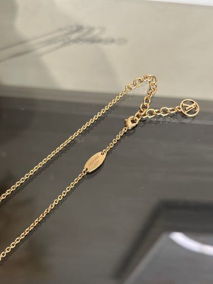 LOUIS VUITTON Essential V玫瑰金項鍊