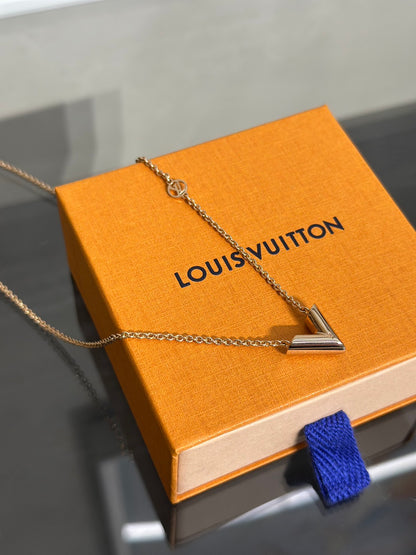 LOUIS VUITTON Essential V玫瑰金項鍊