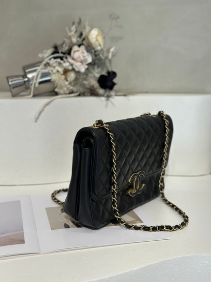 CHANEL 琺瑯釦雙層口蓋包 - 黑金26開