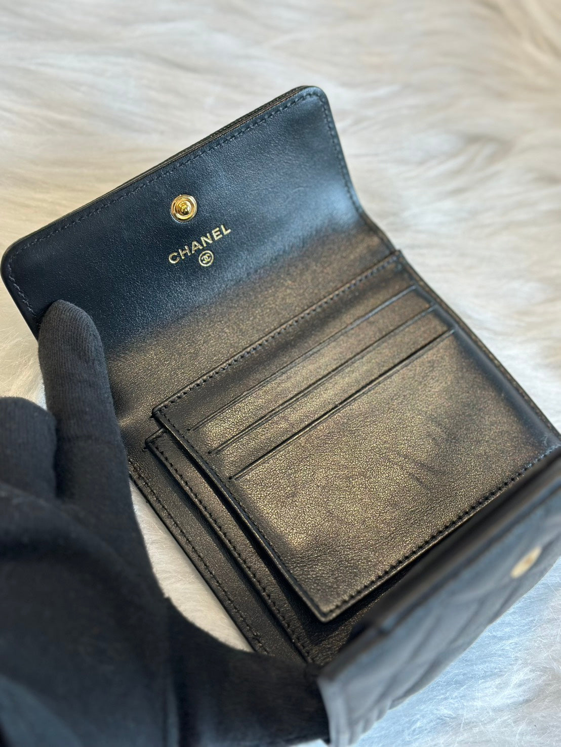 CHANEL Boy粒面牛皮三折短夾 - 黑金