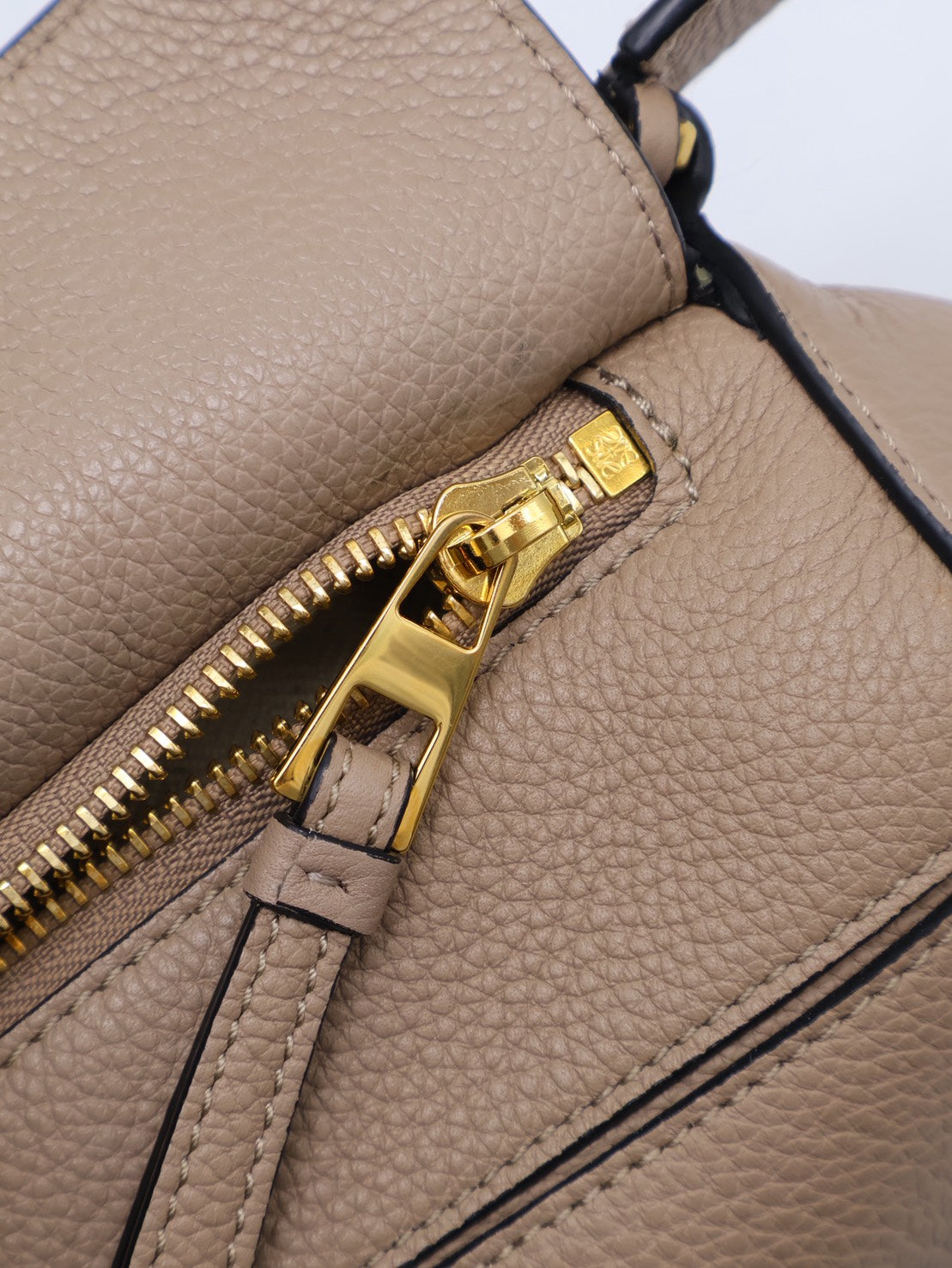 LOEWE Puzzle小牛皮手袋 - 小號沙色
