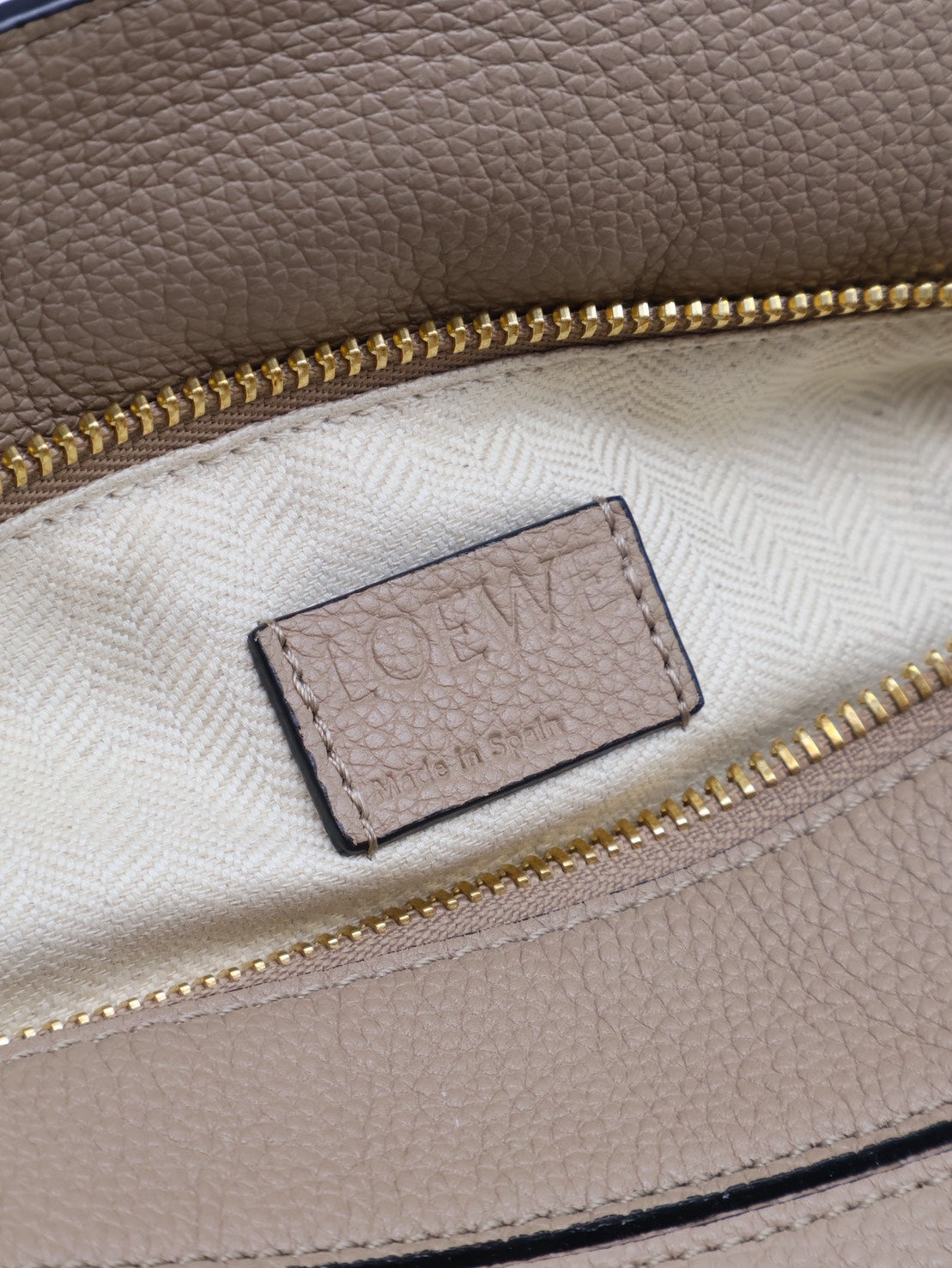 LOEWE Puzzle小牛皮手袋 - 小號沙色