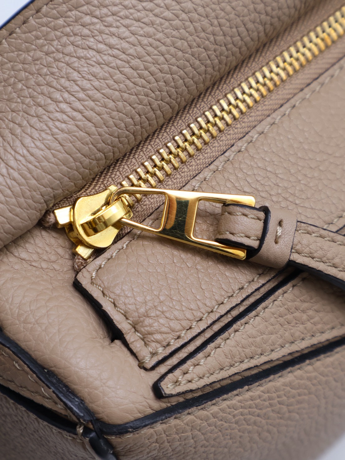 LOEWE Puzzle小牛皮手袋 - 小號沙色