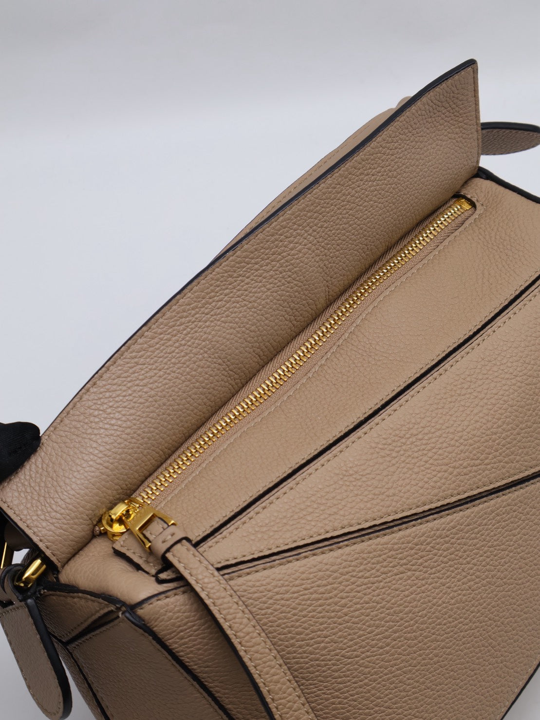 LOEWE Puzzle小牛皮手袋 - 小號沙色