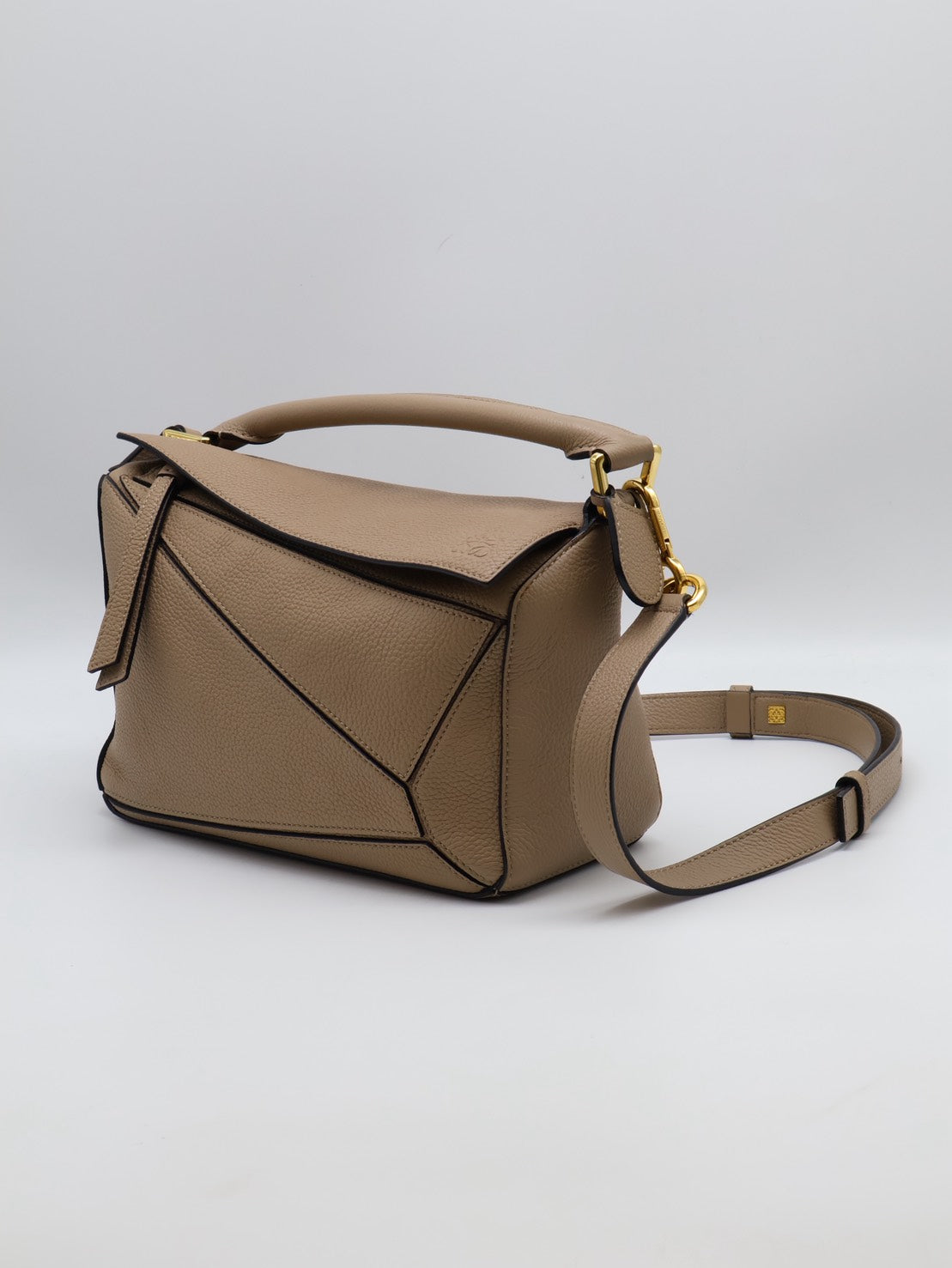 LOEWE Puzzle小牛皮手袋 - 小號沙色