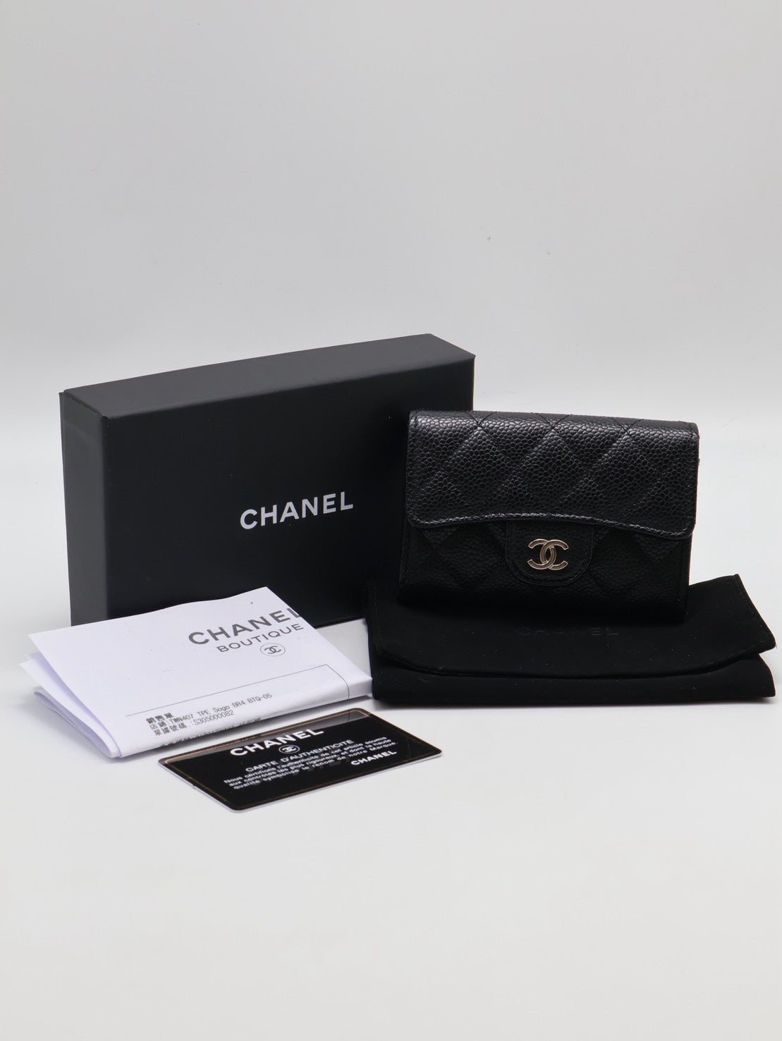 CHANEL 經典口蓋卡包 - 黑銀31開