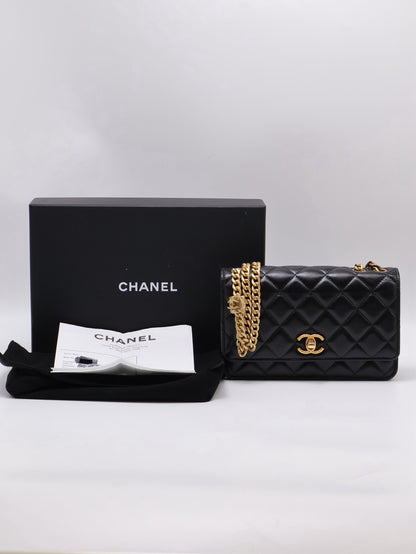 CHANEL 風衣釦小羊皮WOC - 黑金