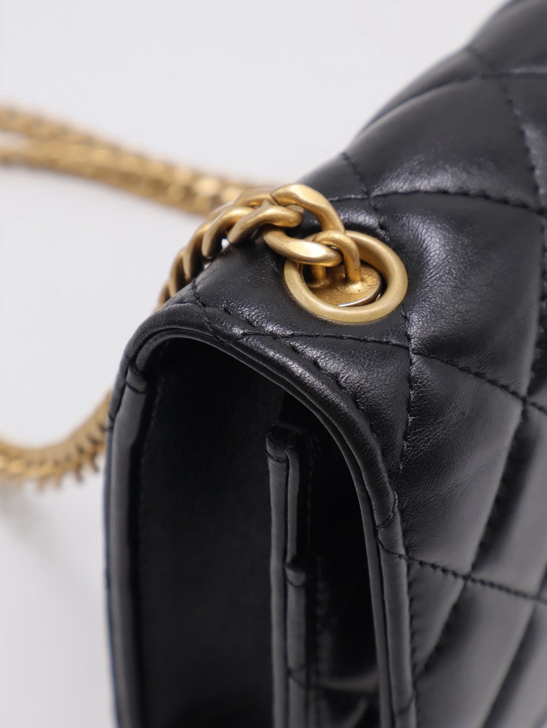 CHANEL 風衣釦小羊皮WOC - 黑金