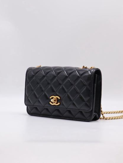 CHANEL 風衣釦小羊皮WOC - 黑金