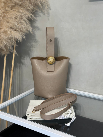 LOEWE Mini Pebble Bucket水桶包 - 沙色