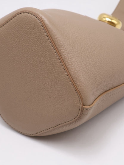 LOEWE Mini Pebble Bucket水桶包 - 沙色