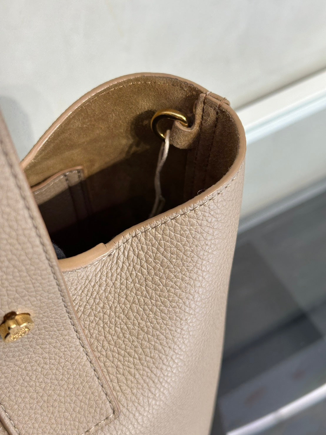 LOEWE Mini Pebble Bucket水桶包 - 沙色
