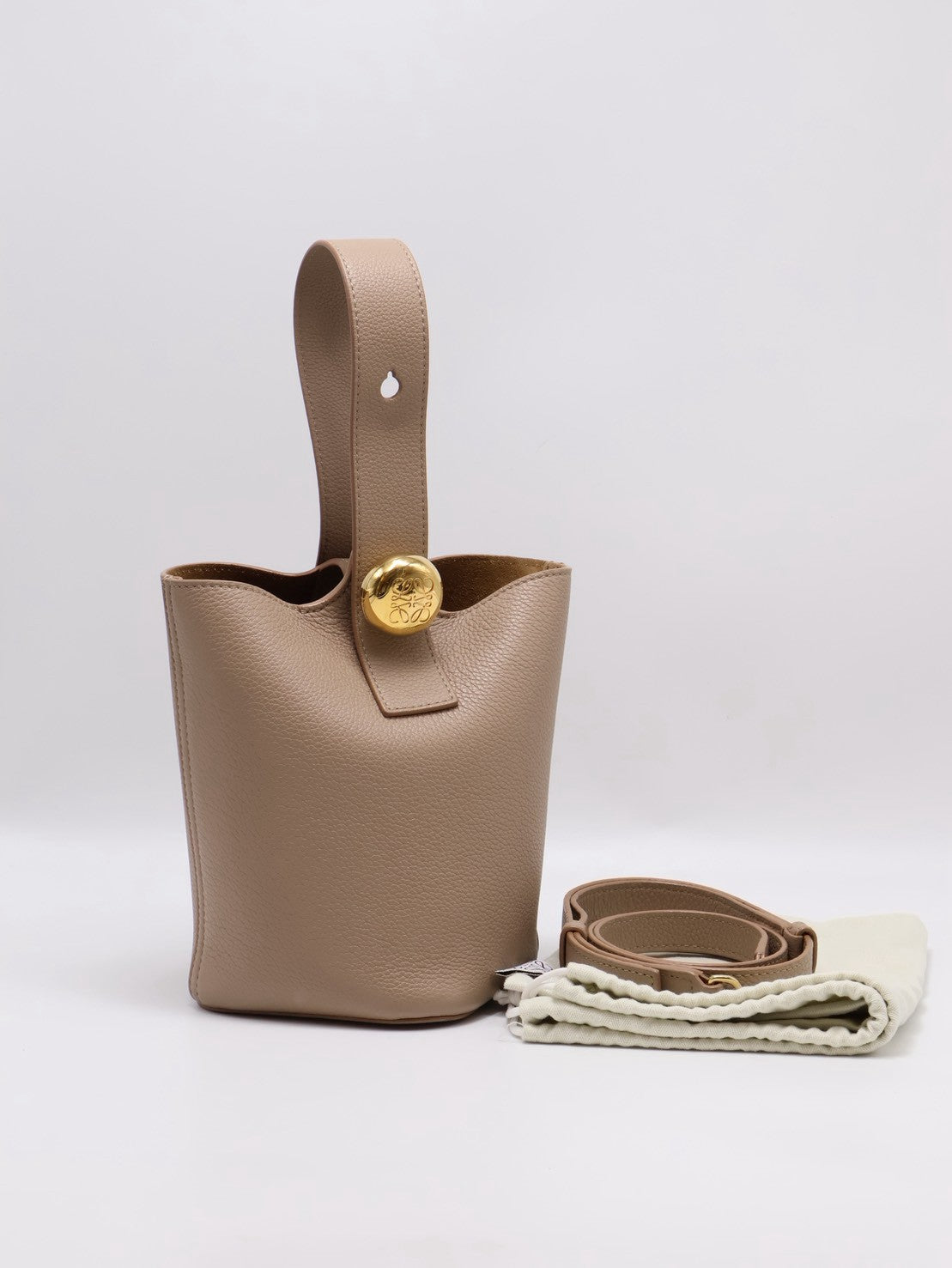 LOEWE Mini Pebble Bucket水桶包 - 沙色