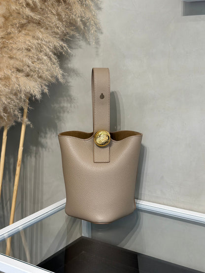 LOEWE Mini Pebble Bucket水桶包 - 沙色