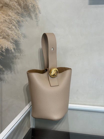 LOEWE Mini Pebble Bucket水桶包 - 沙色