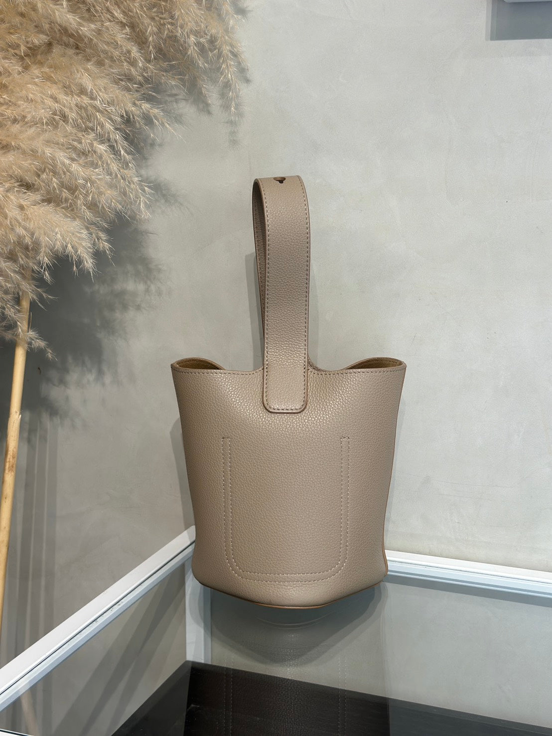 LOEWE Mini Pebble Bucket水桶包 - 沙色