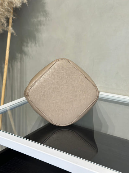 LOEWE Mini Pebble Bucket水桶包 - 沙色