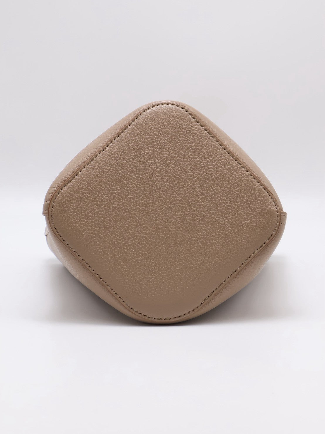 LOEWE Mini Pebble Bucket水桶包 - 沙色