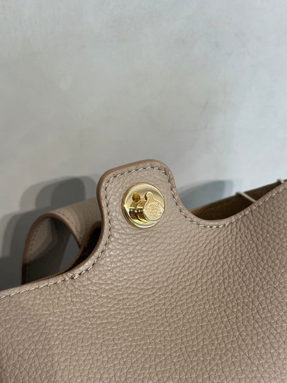 LOEWE Mini Pebble Bucket水桶包 - 沙色