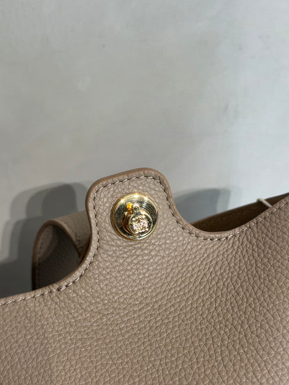 LOEWE Mini Pebble Bucket水桶包 - 沙色