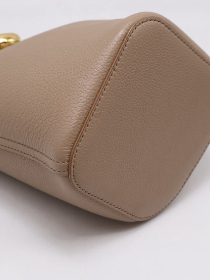 LOEWE Mini Pebble Bucket水桶包 - 沙色