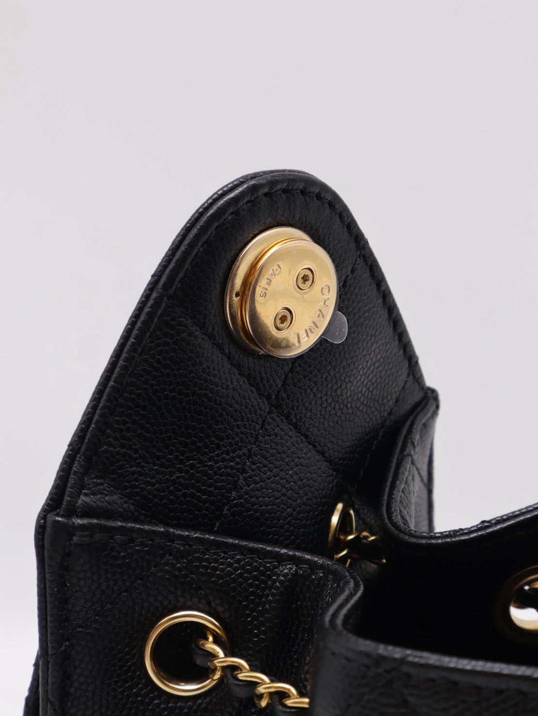 CHANEL 25 Mini Hobo Bag - 黑亮金