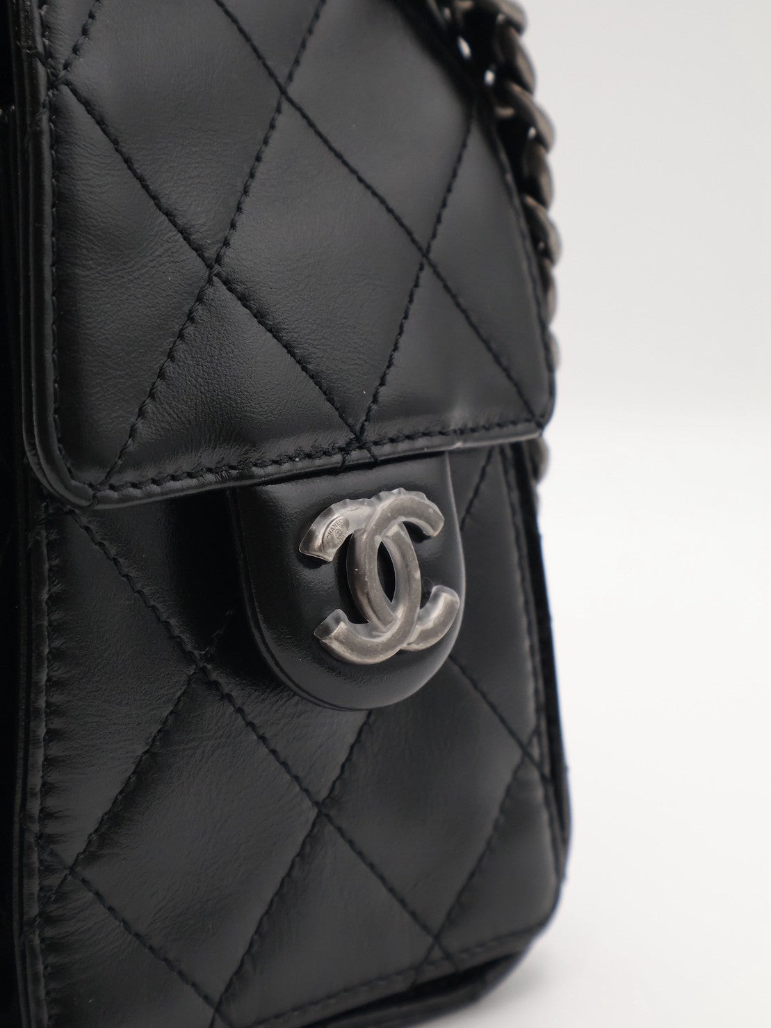 CHANEL 25 Mini Hobo Bag - 油蠟皮黑金銀