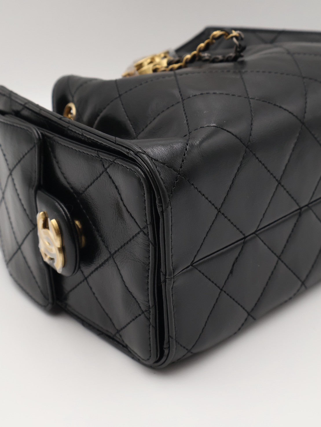 CHANEL 25 Mini Hobo Bag - 油蠟皮黑金銀