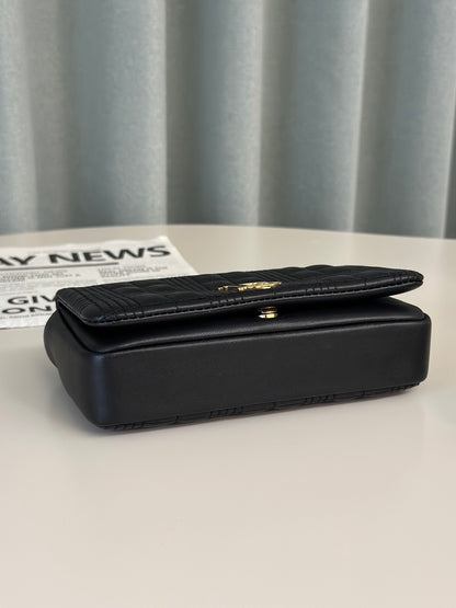 BURBERRY Mini lola TB釦格紋鍊包 - 黑金