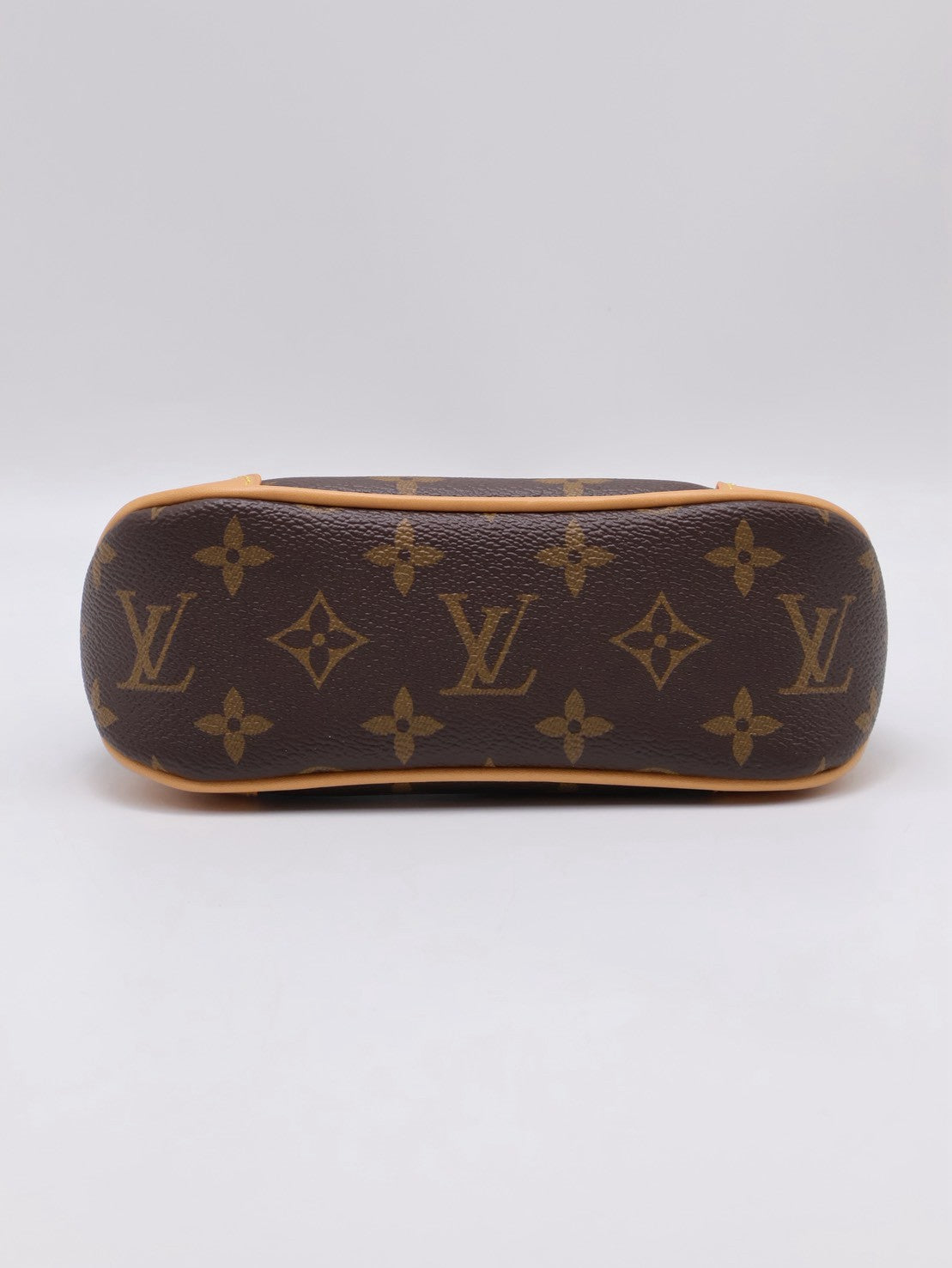 LOUIS VUITTON Nano Boulogne牛角包