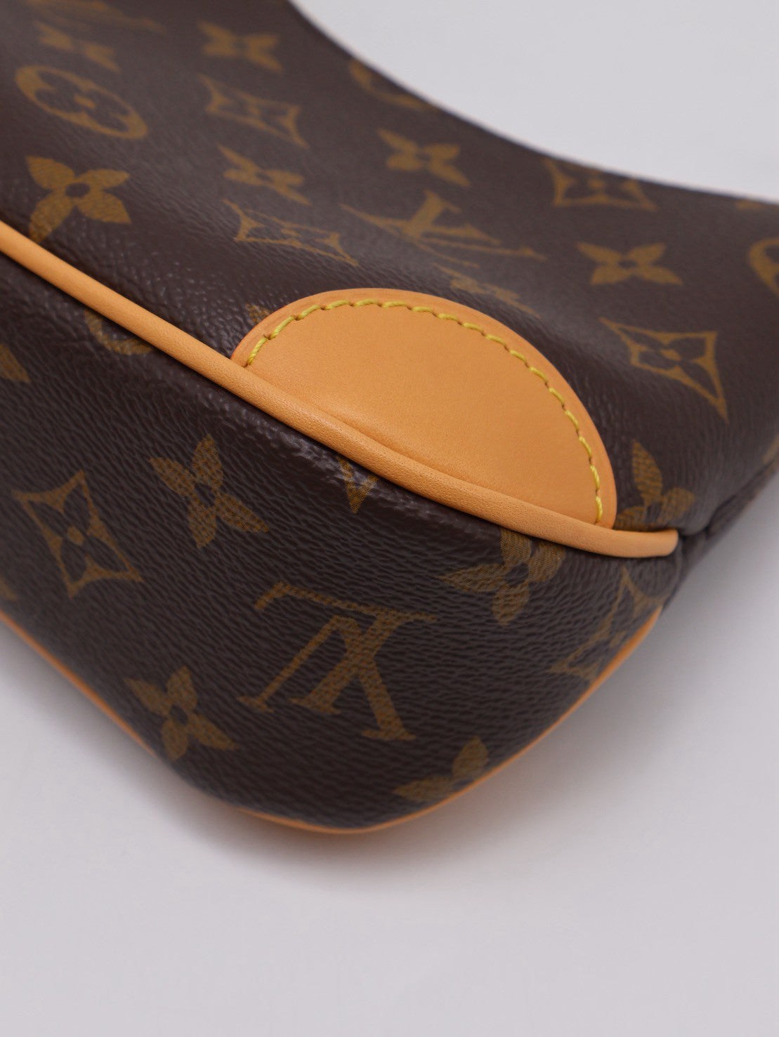 LOUIS VUITTON Nano Boulogne牛角包