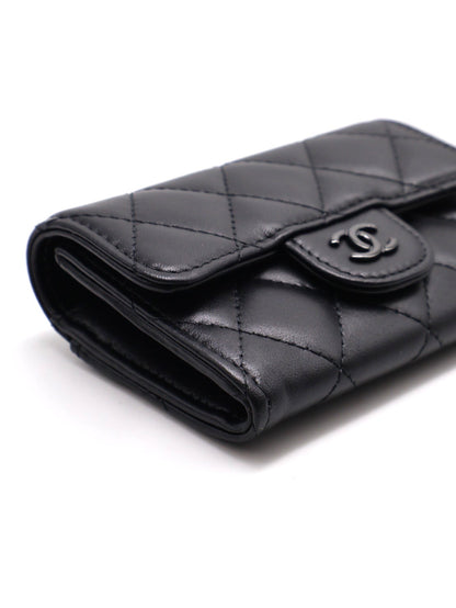 CHANEL 經典羊皮拉鍊夾層卡包 - So black