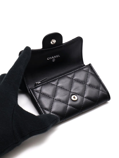 CHANEL 經典羊皮拉鍊夾層卡包 - So black