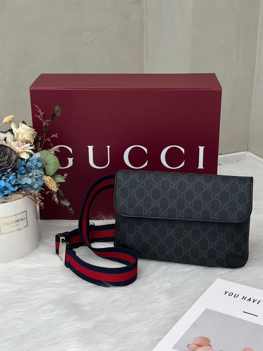 GUCCI Superr me老花胸包