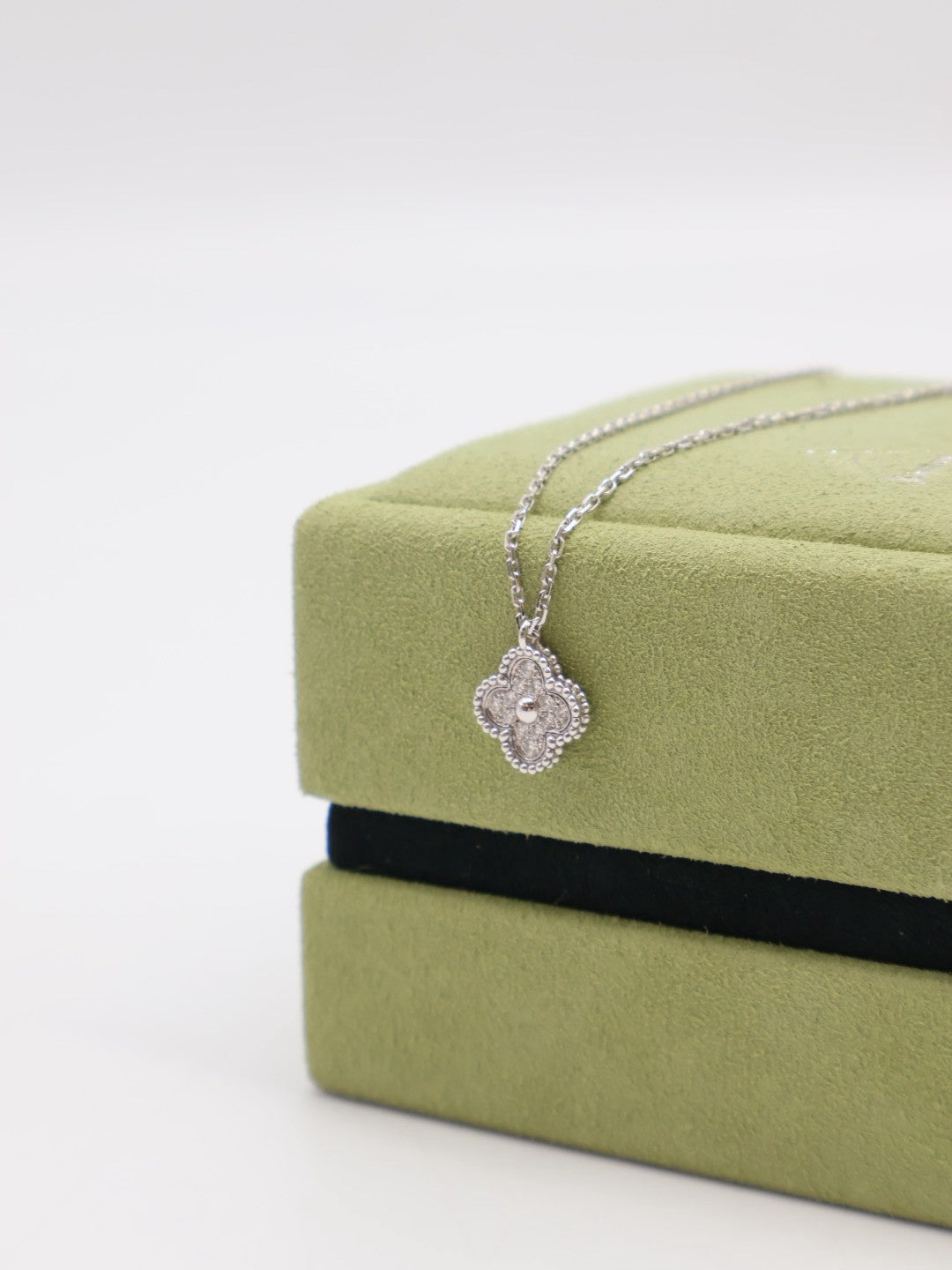 Van Cleef & Arpels 18K白金鑽石項鍊- Sweet Alhambra