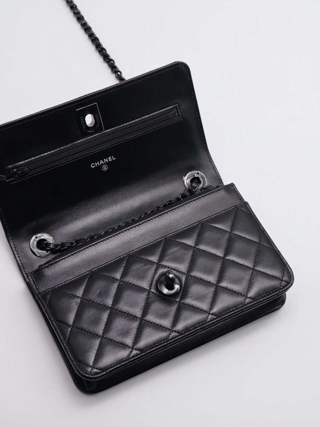 CHANEL Trendy WOC - so black