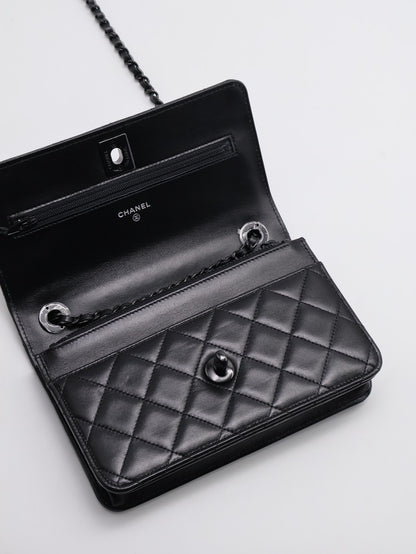 CHANEL Trendy WOC - so black